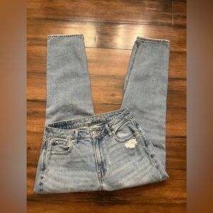 AMERICAN EAGLE MOM JEANS